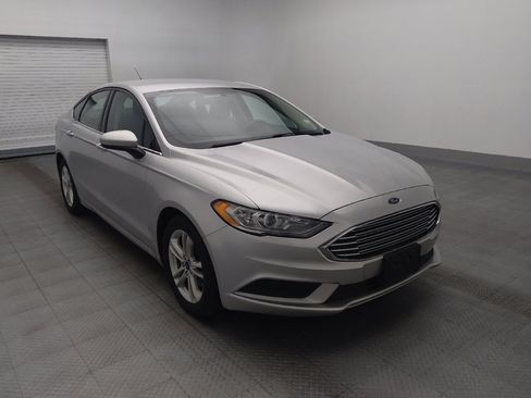 Used 2018 Ford Fusion SE w/ Fusion SE Technology Package FWD image 13