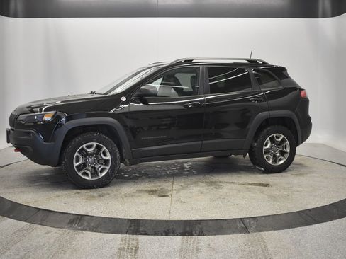 Used 2019 Jeep Cherokee Trailhawk w/ Cold Weather Group image 3