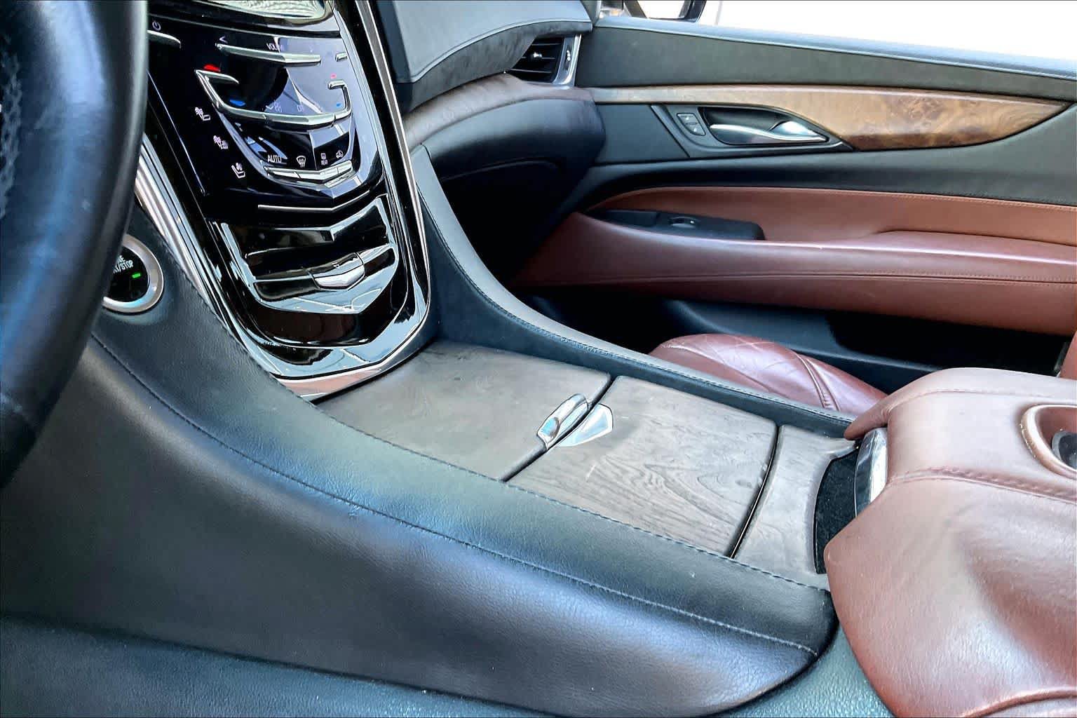 Used 2015 Cadillac Escalade Premium AWD/4WD image 17