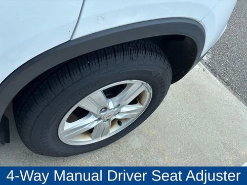 Used 2017 Chevrolet Trax LT w/ LT Convenience Package FWD image 9