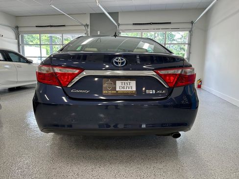 Used 2015 Toyota Camry XLE w/ Moonroof Package FWD image 5