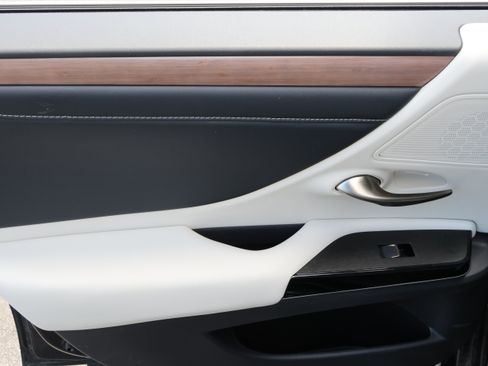 Used 2025 Lexus ES 300h w/ Premium Package FWD image 34