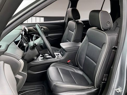 Used 2023 Chevrolet Traverse Premier w/ Redline Edition image 19