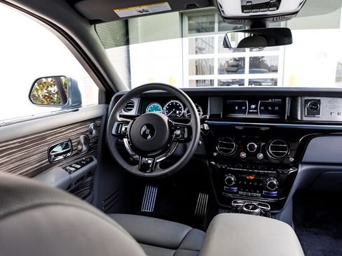 Certified 2023 Rolls-Royce Phantom Sedan w/ The Phantom Package image 40