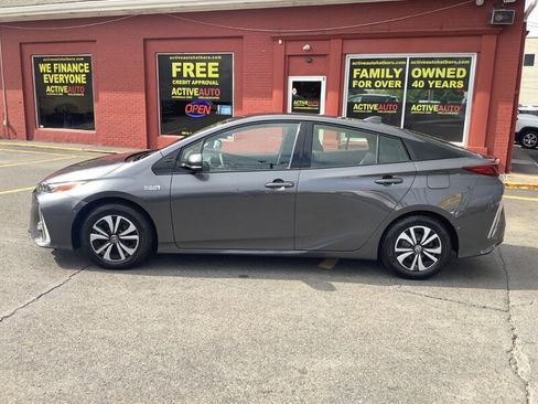 Used 2017 Toyota Prius Prime Advanced FWD image 4