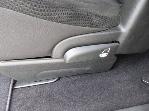 Used 2019 Dodge Grand Caravan SE w/ UConnect Hands-Free Group FWD image 33