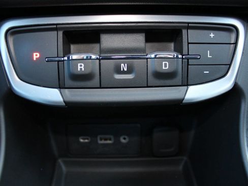 Used 2024 GMC Terrain SLE image 14