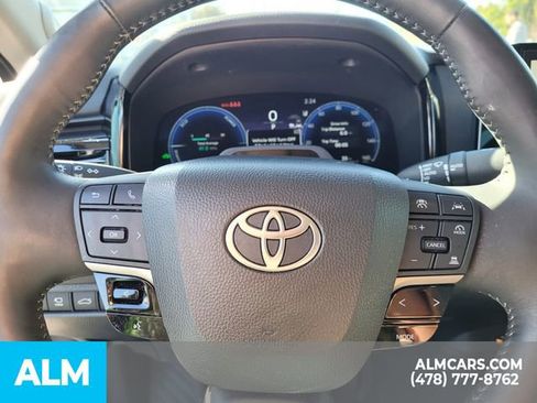 Used 2025 Toyota Camry XLE image 25