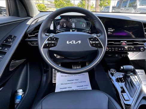 Certified 2025 Kia Niro EX Touring FWD image 7