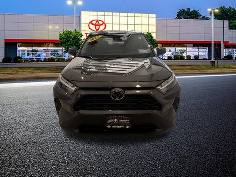 Used 2023 Toyota RAV4 LE AWD/4WD image 4