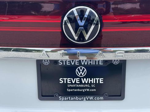 Used 2025 Volkswagen Atlas Cross Sport SE FWD image 8