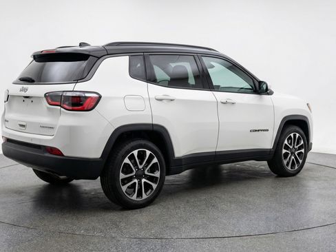 Used 2025 Jeep Compass Trailhawk image 9