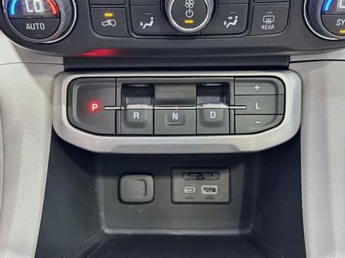 Certified 2023 GMC Acadia SLT w/ Preferred Package AWD/4WD image 16