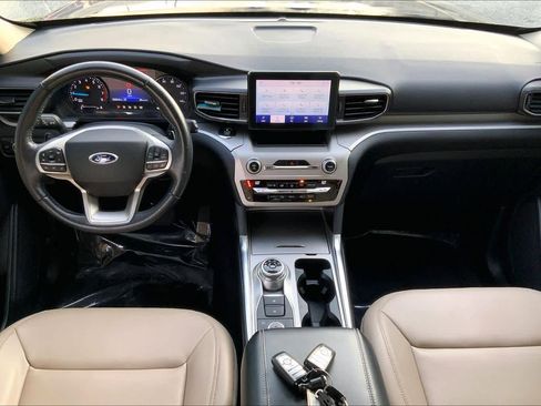 Used 2021 Ford Explorer XLT w/ Equipment Group 202A AWD/4WD image 15