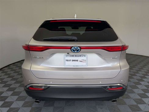 Certified 2024 Toyota Venza XLE AWD/4WD image 6