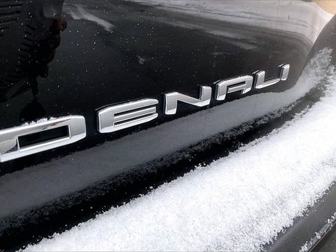 Used 2021 GMC Yukon Denali image 24