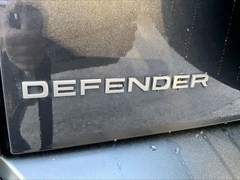Used 2025 Land Rover Defender 110 X-Dynamic SE image 29