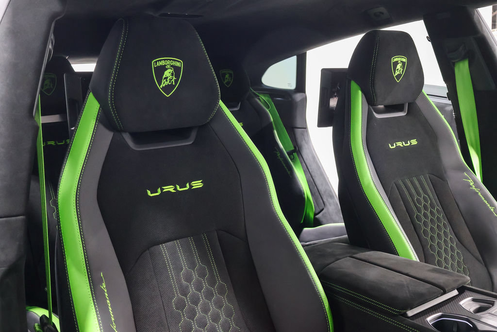 Used 2024 Lamborghini Urus Performante AWD/4WD image 40