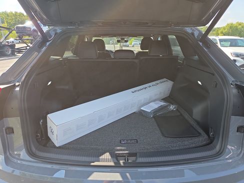 New 2026 Volkswagen Atlas Cross Sport SE image 8