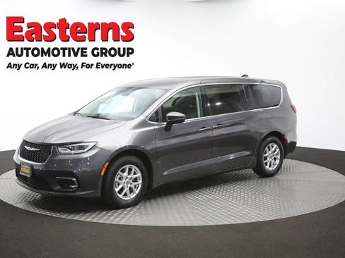 Used 2023 Chrysler Pacifica Touring-L FWD image 57
