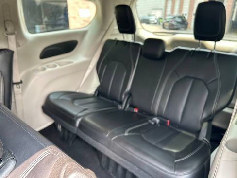 Used 2024 Chrysler Pacifica Limited FWD image 22