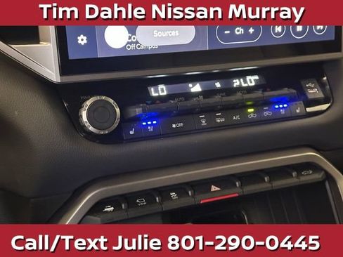Used 2025 Toyota Tundra Limited AWD/4WD image 29