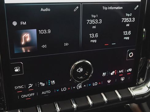 Used 2026 GMC Yukon XL Denali w/ Sun & Power Step Package AWD/4WD image 24