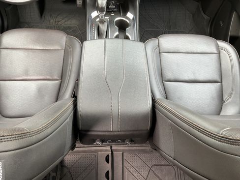 Used 2022 Chevrolet Traverse High Country w/ LPO, 'HIT The Road' Package AWD/4WD image 29