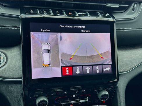 Used 2022 Jeep Grand Cherokee L Overland w/ Advanced Protech Group III image 10