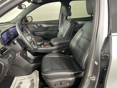 Used 2025 Buick Enclave Preferred image 18