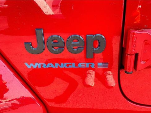 Used 2025 Jeep Wrangler Unlimited Sahara AWD/4WD image 4