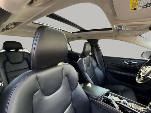 Used 2020 Volvo S60 T5 Momentum image 23