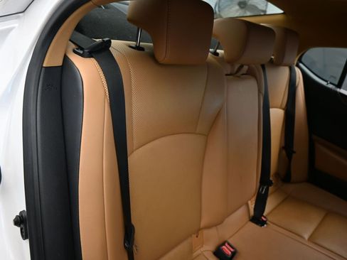 Used 2022 Lexus ES 300h w/ Premium Package image 33