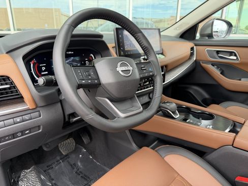 Used 2025 Nissan Rogue Platinum w/ Platinum Premium Package FWD image 34