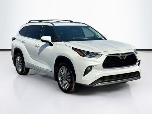 New 2026 Toyota Highlander Platinum AWD/4WD image 3