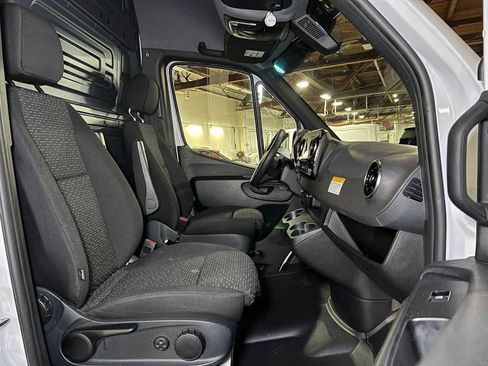 Used 2025 Mercedes-Benz Sprinter 2500 image 12
