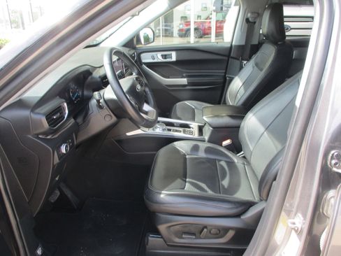 Used 2021 Ford Explorer Limited w/ Equipment Group 301A RWD image 4