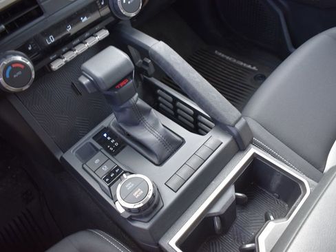 Used 2025 Toyota Tacoma TRD Sport AWD/4WD image 11