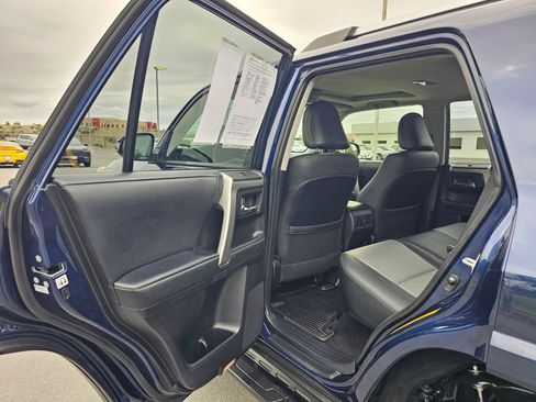 Used 2021 Toyota 4Runner SR5 Premium w/ Moonroof Package AWD/4WD image 15