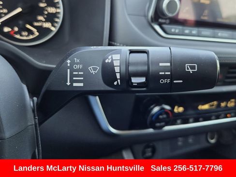 Used 2025 Nissan Rogue SV image 22