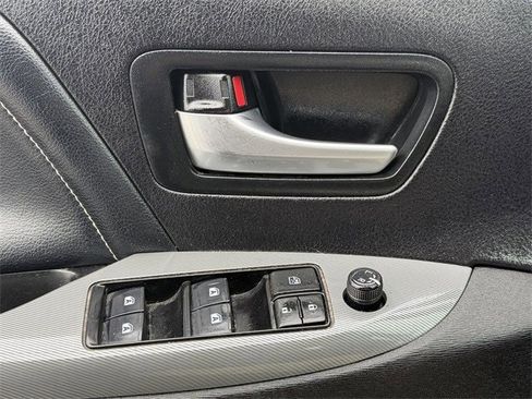 Used 2018 Toyota Sienna SE image 22