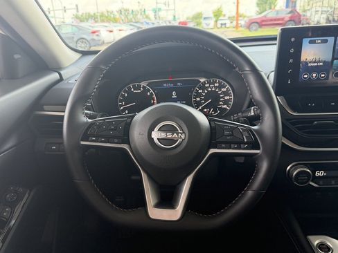 Used 2025 Nissan Altima 2.5 SR w/ SR Premium Package FWD image 13