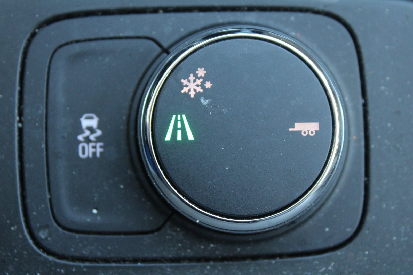 Used 2020 Chevrolet Traverse LT FWD image 40
