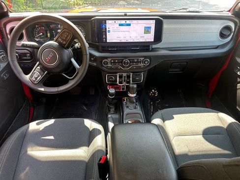 Used 2024 Jeep Wrangler Unlimited AWD/4WD image 20