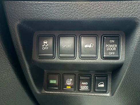 Used 2016 Nissan Rogue SV w/ SV Premium Package AWD/4WD image 13