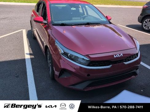 Used 2022 Kia Forte LXS FWD image 2