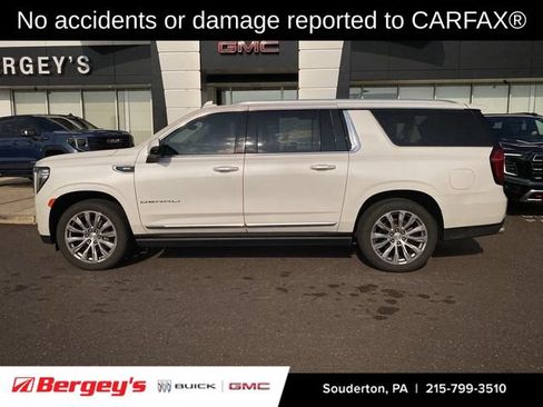 Used 2022 GMC Yukon XL Denali w/ Denali Premium Package AWD/4WD image 2