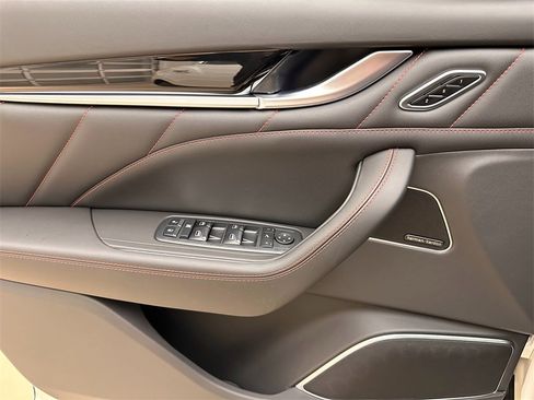 Used 2024 Maserati Levante GT Ultima image 34