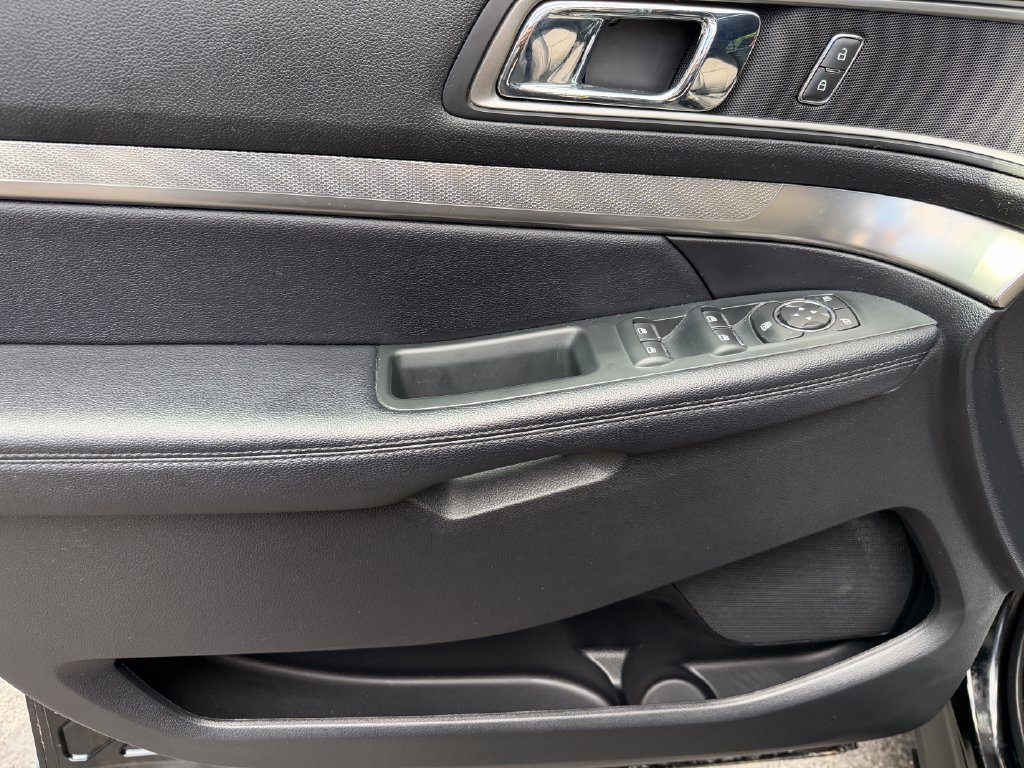 Used 2018 Ford Explorer XLT AWD/4WD image 23