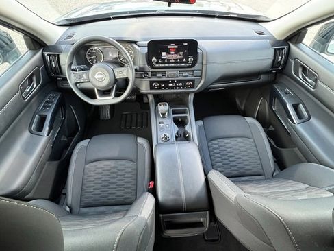 Certified 2025 Nissan Pathfinder S image 14